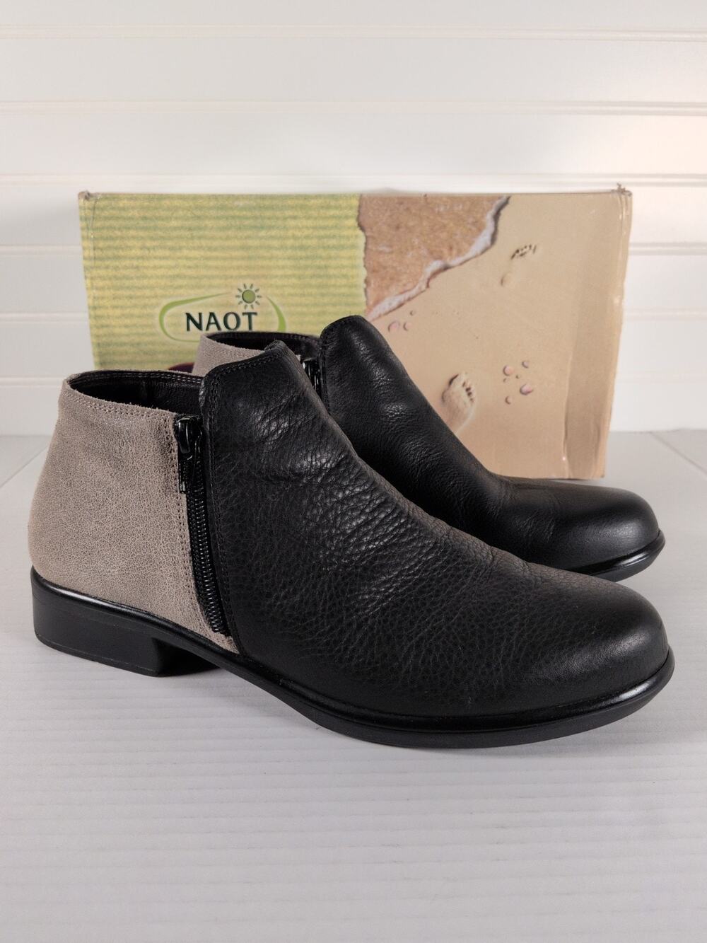 NWB Naot Helm Ankle Boots Womens 39 8-8.5 US Black / Beige Leather Dual Zip Boho